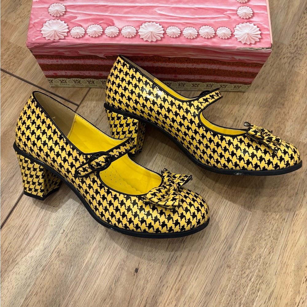 Stylish Yellow Houndstooth Heels